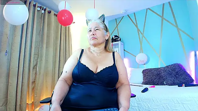 girl amada online show from 09/20/25, 03:18