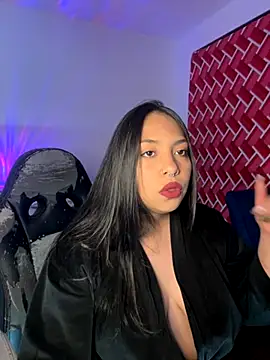 emiily15   online show from 09/12/25, 12:33