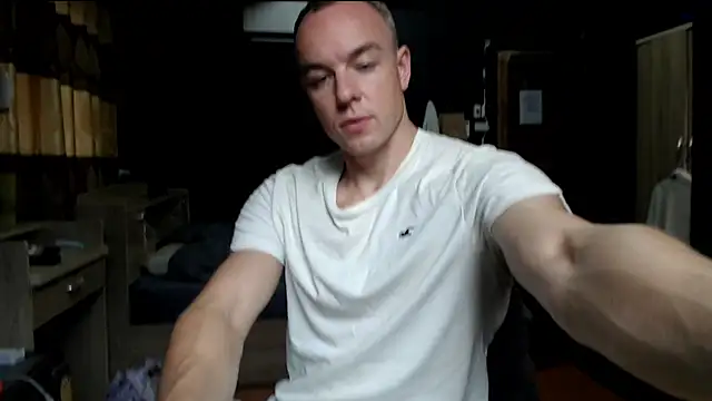 Snapshot of heilgarbest chatting on 05/22/26, 10:21 heilgarbest online show from 05/22/26, 10:21