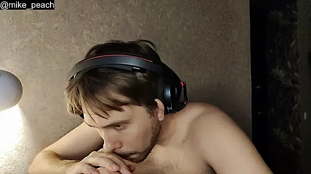 Snapshot of mike_peach chatting on 11/23/25, 10:20 mike peach online show from 11/23/25, 10:20