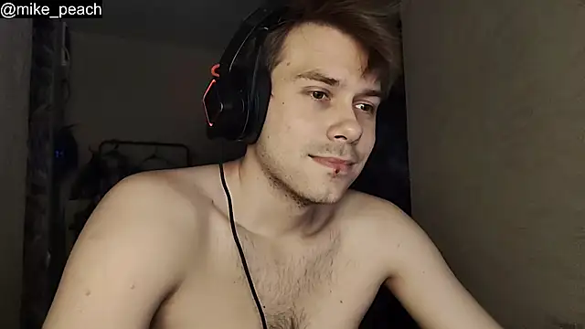 Snapshot of mike_peach chatting on 11/28/25, 08:28 mike peach online show from 11/28/25, 08:28