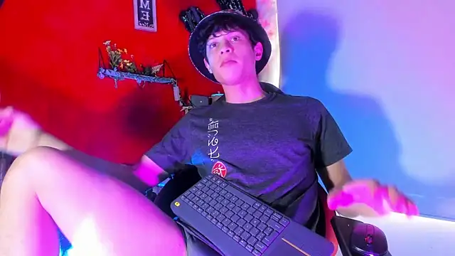 LilOwen  online show from 11/22/25, 07:13