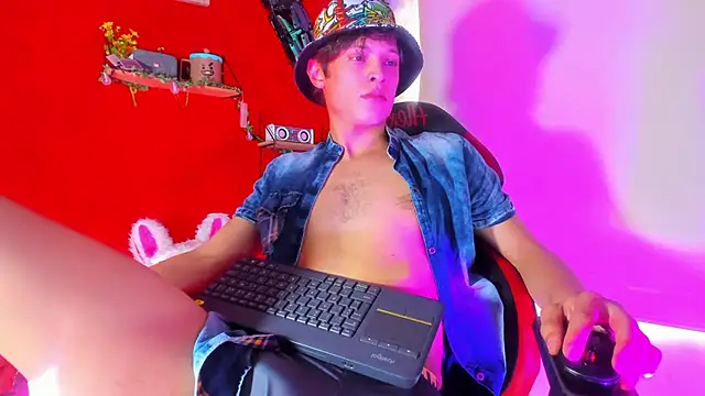 LilOwen  online show from 12/03/25, 07:01