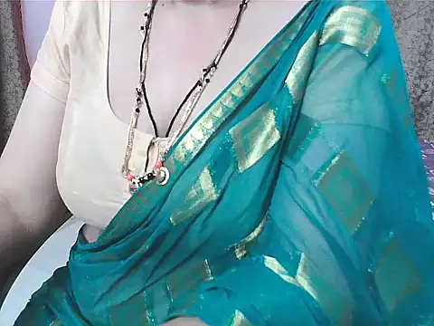 Snapshot of sunitha-3 chatting on 10/13/25, 07:03 sunitha-3 online show from 10/13/25, 07:03
