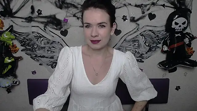 JasmineKouch online show from 10/26/25, 06:41