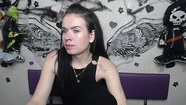 JasmineKouch online show from 11/02/25, 06:21