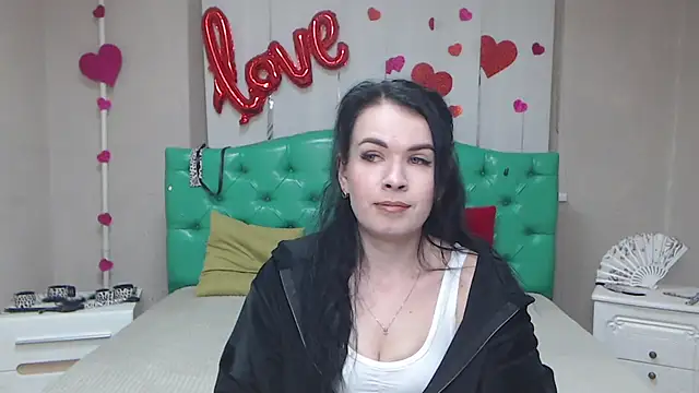 Snapshot of JasmineKouch chatting on 03/28/26, 06:51 JasmineKouch online show from 03/28/26, 06:51
