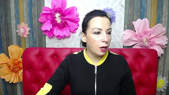 Snapshot of ElizabethSho chatting on 10/18/25, 05:25 ElizabethSho online show from 10/18/25, 05:25