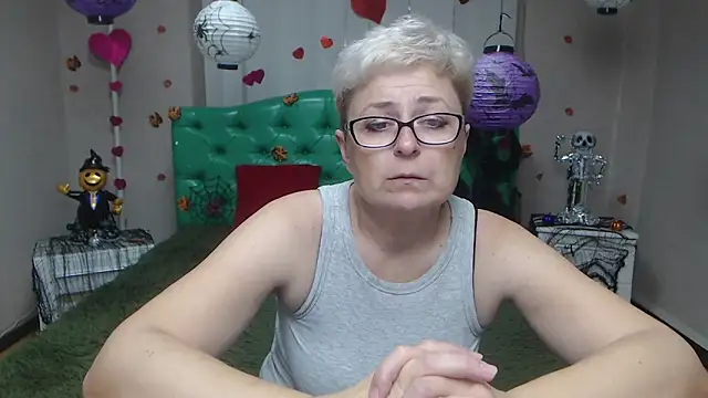 EmiliaGree online show from 10/29/25, 06:09