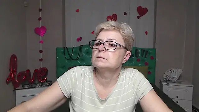 EmiliaGree online show from 12/01/25, 06:02