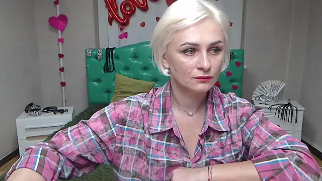 OliviaHorst online show from 09/24/25, 05:22