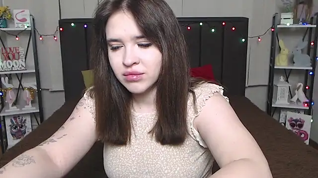 LauraHlot online show from 02/06/25, 06:13