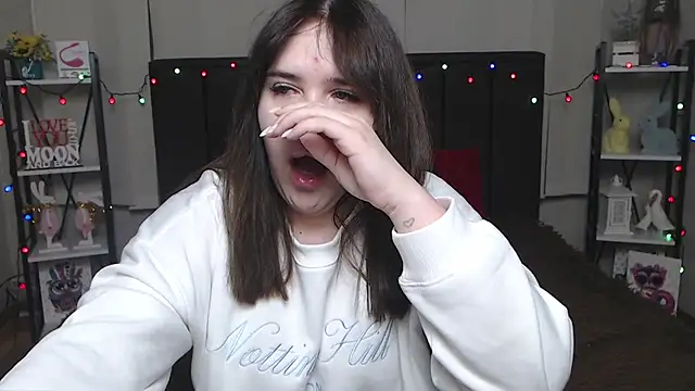 LauraHlot online show from 02/09/25, 12:39