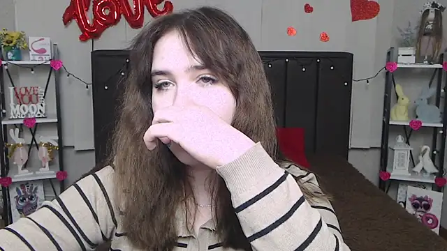 LauraHlot online show from 02/20/25, 12:19