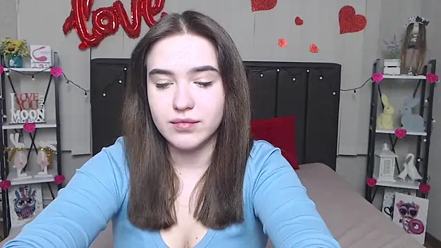 LauraHlot online show from 02/27/25, 12:21