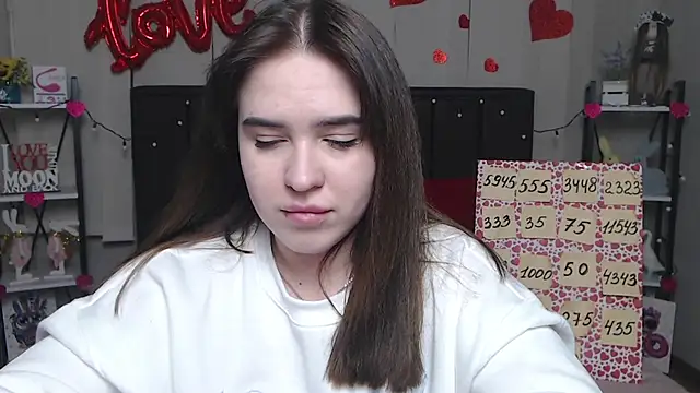 LauraHlot online show from 03/06/25, 10:04