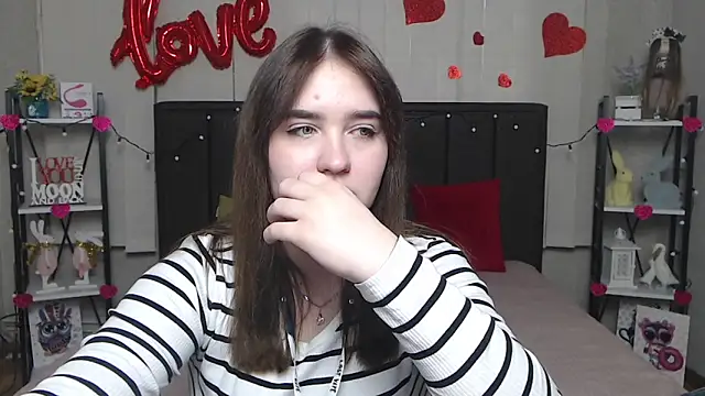 LauraHlot online show from 03/08/25, 12:52