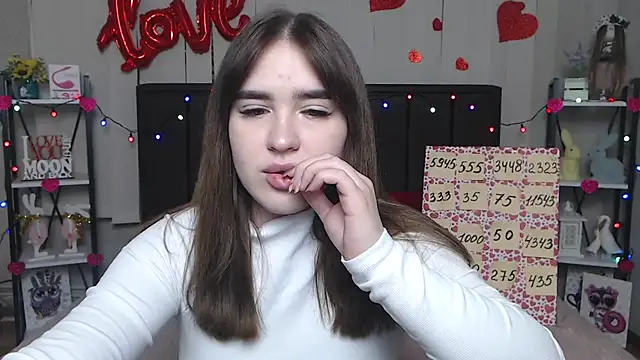 LauraHlot online show from 03/17/25, 09:34