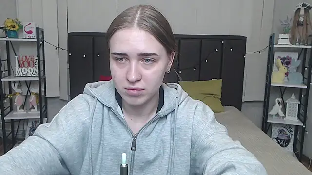 LauraHlot online show from 09/26/25, 05:39