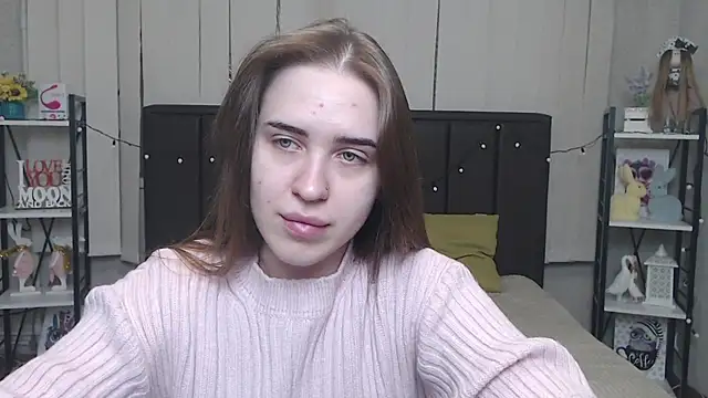 LauraHlot online show from 10/02/25, 05:20