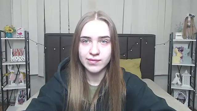 LauraHlot online show from 10/12/25, 05:50