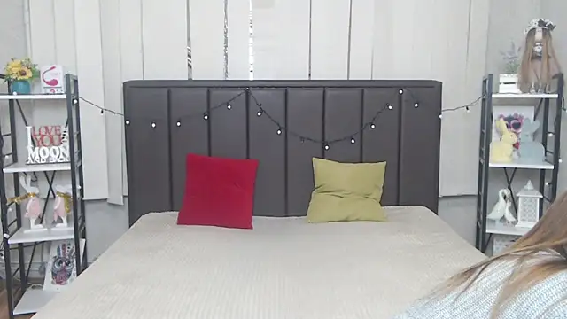 LauraHlot online show from 10/14/25, 05:58