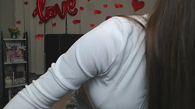 LauraHlot online show from 03/18/26, 06:55