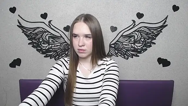 LauraHlot online show from 04/18/26, 05:17