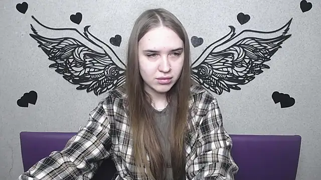 Snapshot of LauraHlot chatting on 04/22/26, 05:43 LauraHlot online show from 04/22/26, 05:43