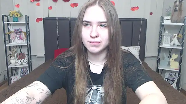 Snapshot of LauraHlot chatting on 05/14/26, 05:31 LauraHlot online show from 05/14/26, 05:31