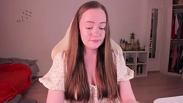 Snapshot of WalkingGirl chatting on 11/12/25, 06:08 WalkingGirl online show from 11/12/25, 06:08