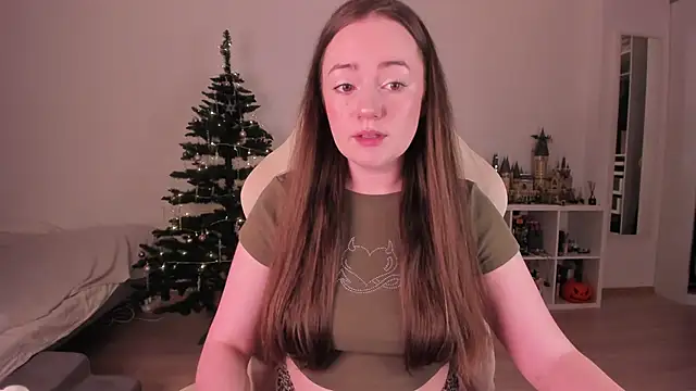 Snapshot of WalkingGirl chatting on 12/18/25, 07:20 WalkingGirl online show from 12/18/25, 07:20