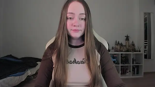 Snapshot of WalkingGirl chatting on 02/09/26, 09:30 WalkingGirl online show from 02/09/26, 09:30