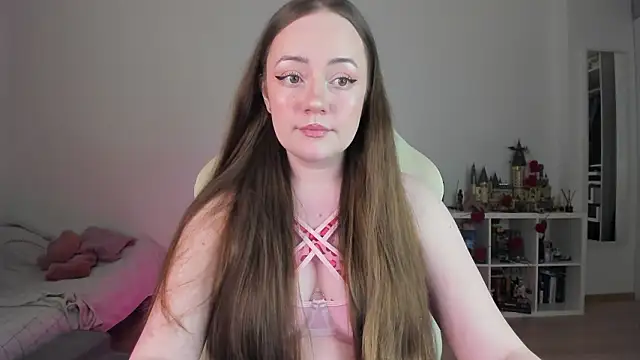 Snapshot of WalkingGirl chatting on 02/14/26, 12:29 WalkingGirl online show from 02/14/26, 12:29