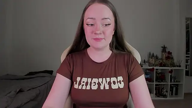 Snapshot of WalkingGirl chatting on 02/17/26, 10:38 WalkingGirl online show from 02/17/26, 10:38