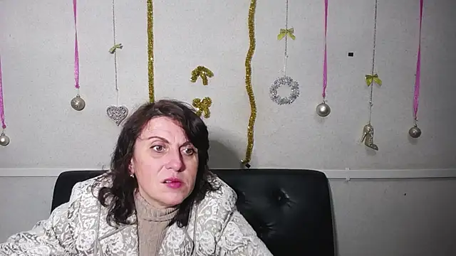 LuciaMii online show from 01/15/25, 05:58