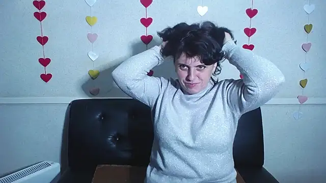 LuciaMii online show from 01/28/25, 06:07