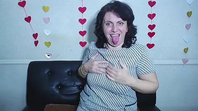 LuciaMii online show from 02/01/25, 09:40