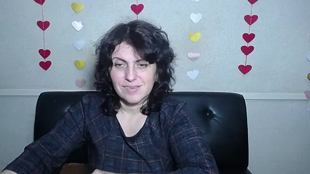 LuciaMii online show from 02/05/25, 09:04