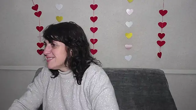 LuciaMii online show from 02/13/25, 06:16