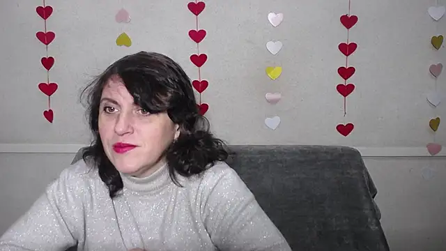 LuciaMii online show from 02/17/25, 06:04