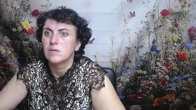 LuciaMii online show from 09/17/25, 05:03