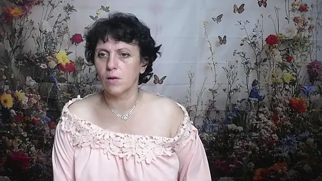 LuciaMii online show from 09/19/25, 05:13