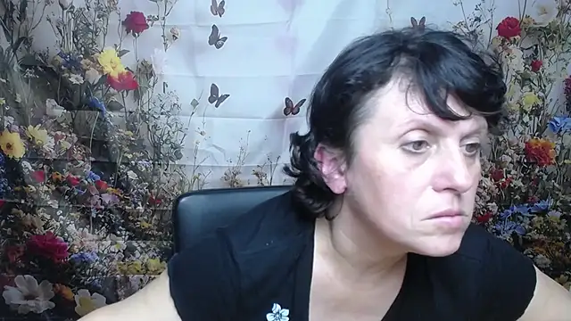 LuciaMii online show from 09/30/25, 05:07