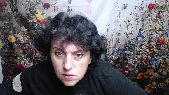 LuciaMii online show from 10/10/25, 05:06