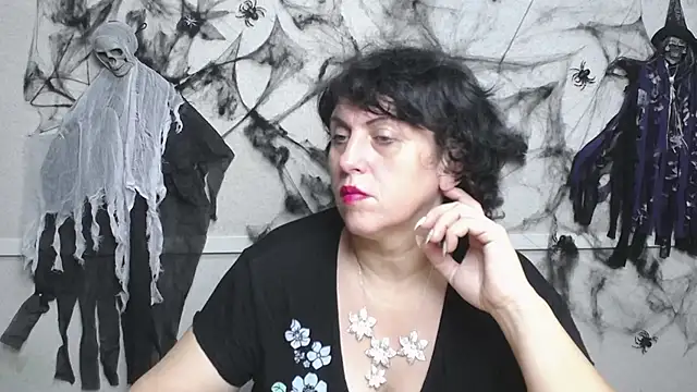 LuciaMii online show from 11/10/25, 06:12