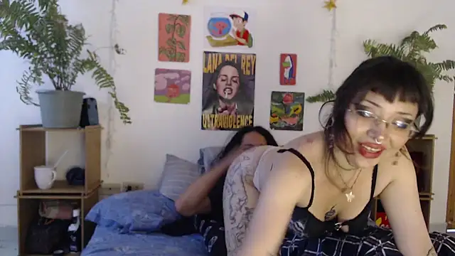 Snapshot of AsRusell666 chatting on 02/11/26, 12:32 AsRusell666 online show from 02/11/26, 12:32