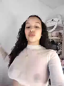 MarieLeon online show from 03/05/25, 07:27