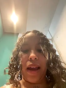 MarieLeon online show from 10/05/25, 09:13