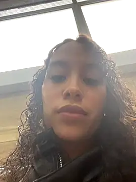 MarieLeon online show from 12/17/25, 09:10